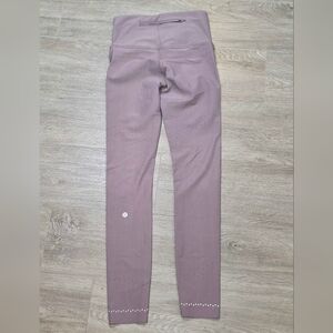 Lululemon Womans Tight Stuff Tight II Size 6 Light Purple-Violet